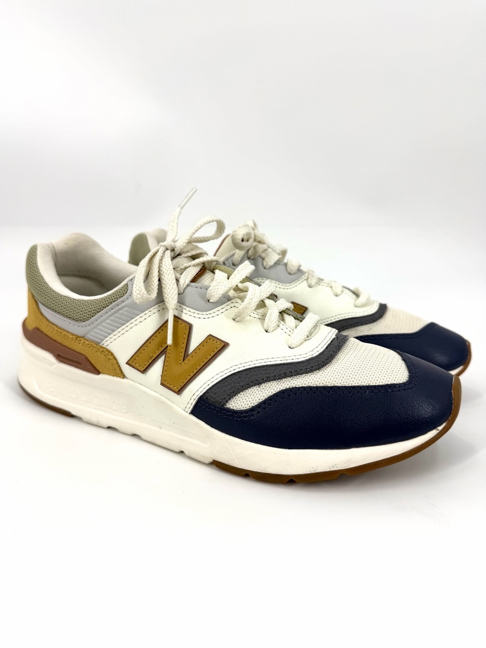 NEW BALANCE 997H Sea Salt/Dolce/Navy CM997HZG - Men’s Size 9 Women’s Size 10.5